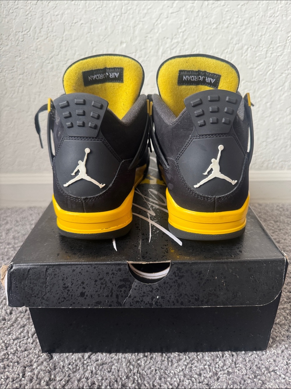 Men Air Jordan Retro 4 Thunder Shoes Size 9.5 - Picture 4 of 8